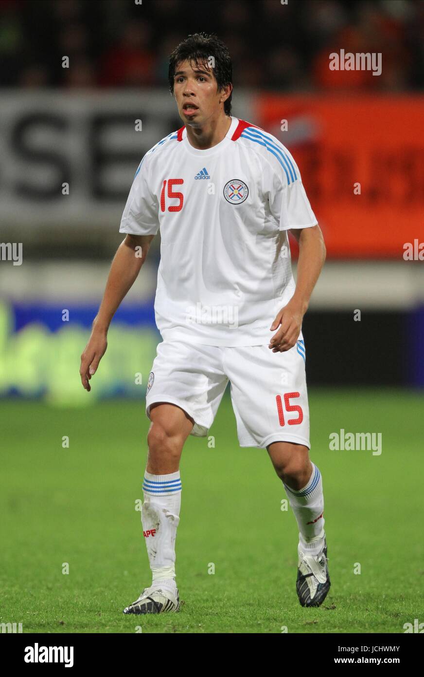 VICTOR CACERES CENTURION PARAGUAY HOLLAND V PARAGUAY ABE LENSTRA Stadion, HEERENVEEN, HOLLAND 18. November 2009 GAB4248 Warnung! Dieses Foto kann nur für die Zeitung bzw. Zeitschrift redaktionelle Zwecke verwendet werden. Darf nicht für Internet/Online-Nutzung Nor für Publikationen unter Einbeziehung 1 Spieler, 1 Club oder 1 Wettbewerb, ohne schriftliche Genehmigung von Football DataCo Ltd. Für Rückfragen, bitte Kontakt Football DataCo Ltd unter + 44 (0) 207 864 9121 Stockfoto