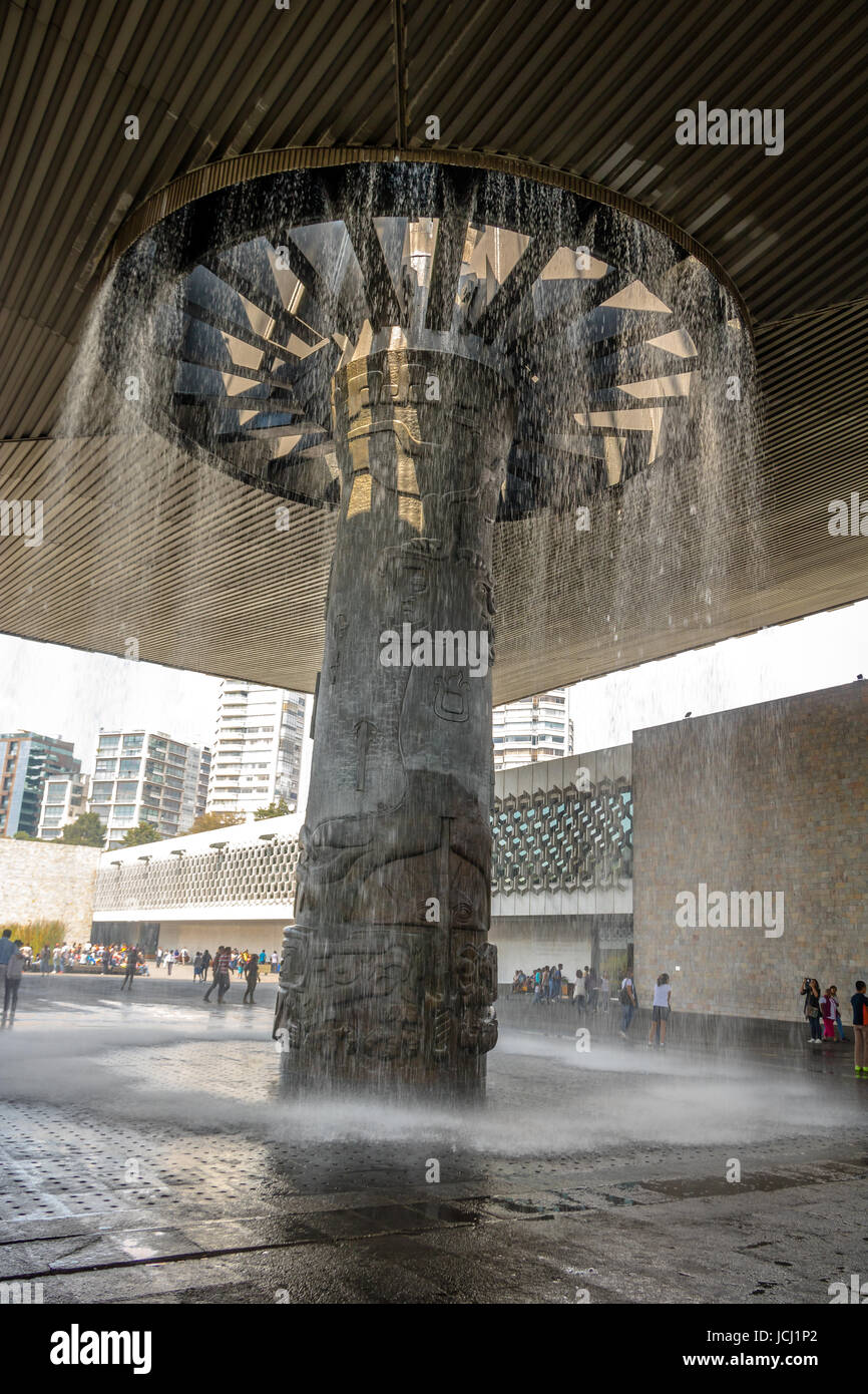 Wasserfall von The National Museum of Anthropology (Museo Nacional de Antropologia, MNA) - Mexiko-Stadt, Mexiko Stockfoto