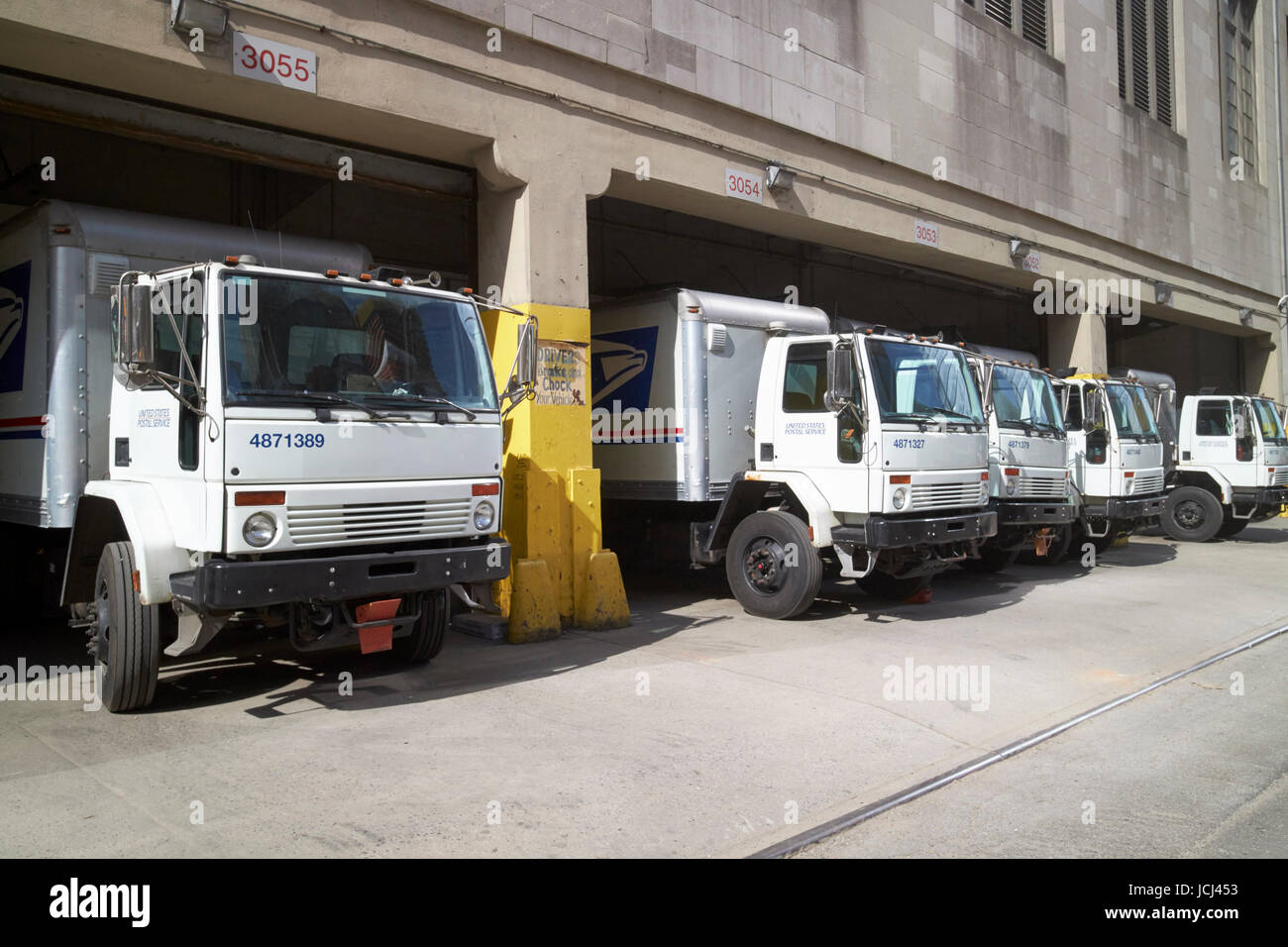 Morgan-allgemeine e-Mail-Anlage New York City USA Lkw Laderampen voll von usps Lieferung Stockfoto