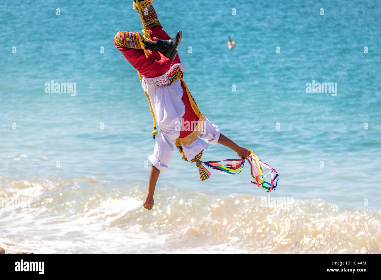 Tanz der Papantla Flyer (Voladores de Papantla) - Puerto Vallarta, Jalisco, Mexiko Stockfoto