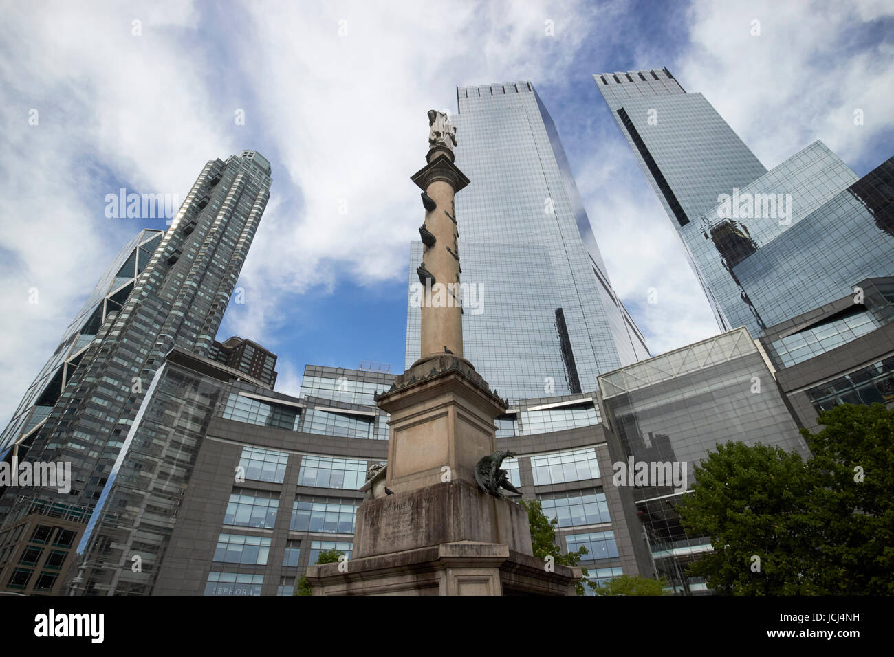 Statue von Christopher Columbus in Columbus Kreis mit Time Warner Center zentralen Parkplatz und Hearst tower New York City USA Stockfoto