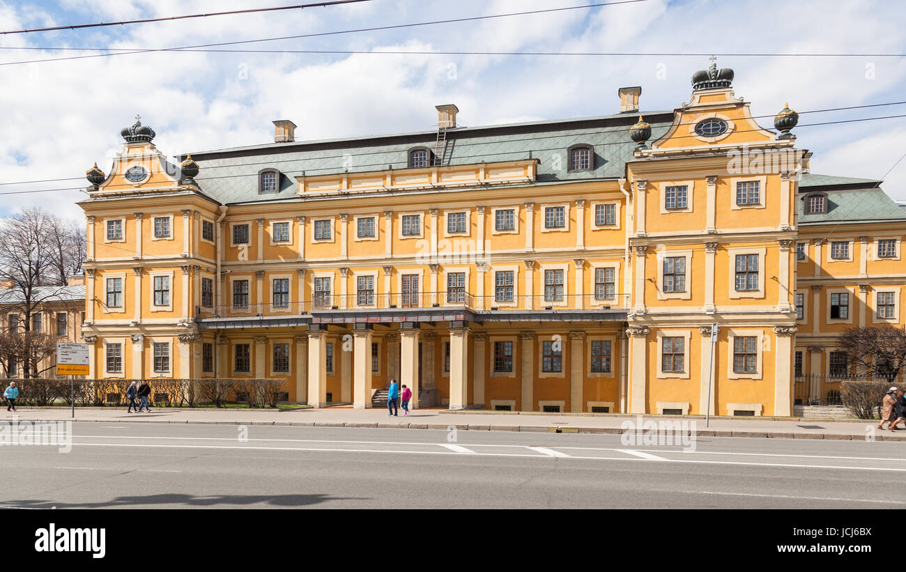 Menschikow-Palast auf Universitetskaya Damm, Haus 15, erbaut im Jahre 1714 - Architekten. Fontana Stockfoto