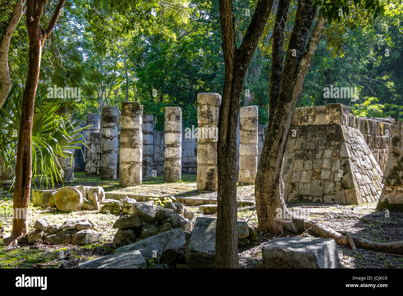 Die Spalten in der tausend Krieger Tempelanlage in Chichen Itza Maya-Ruinen - Yucatan, Mexiko Stockfoto