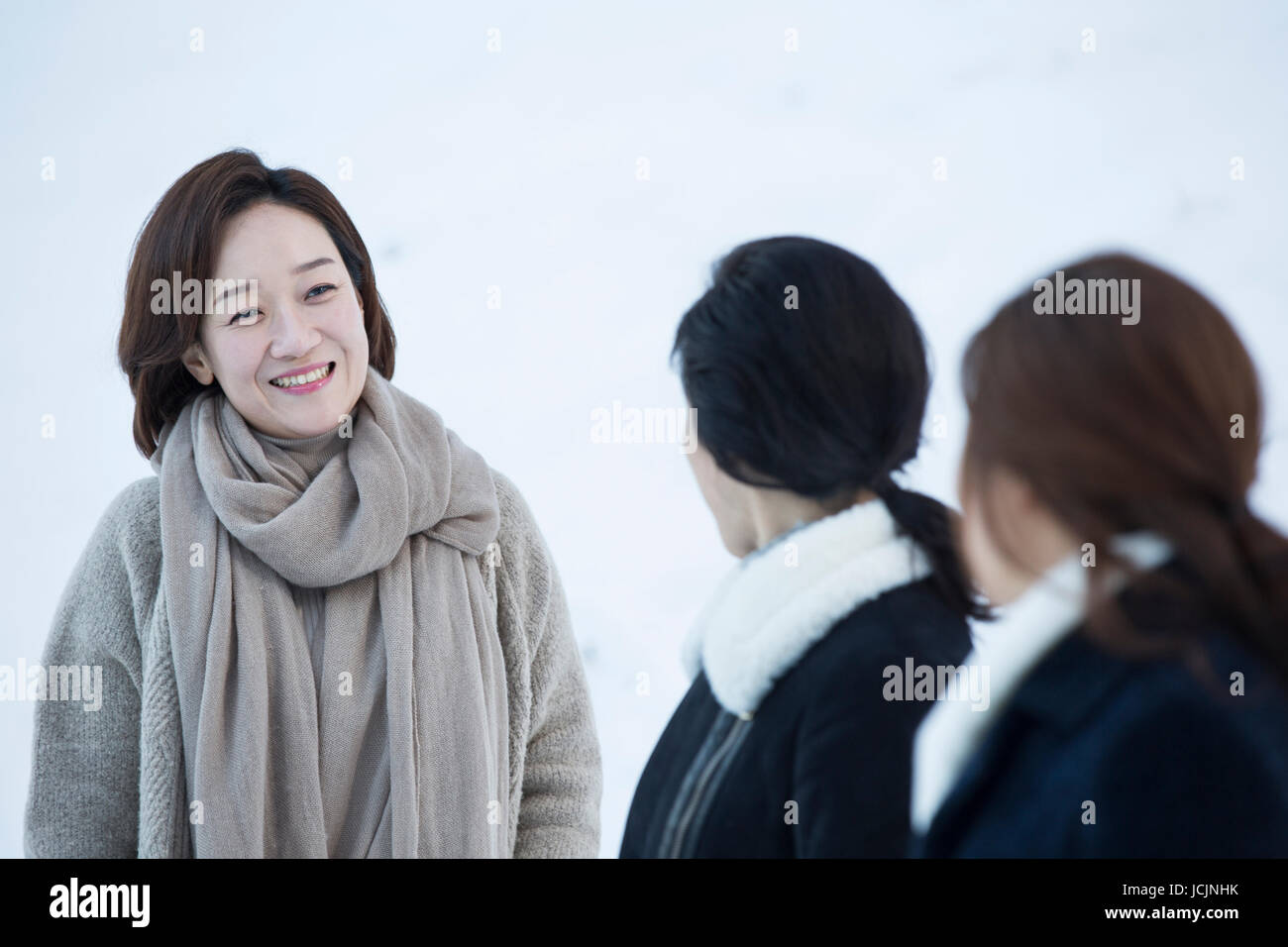 Porträt von drei lächelnd Mitte im Alter von Frauen im Winterurlaub Stockfoto