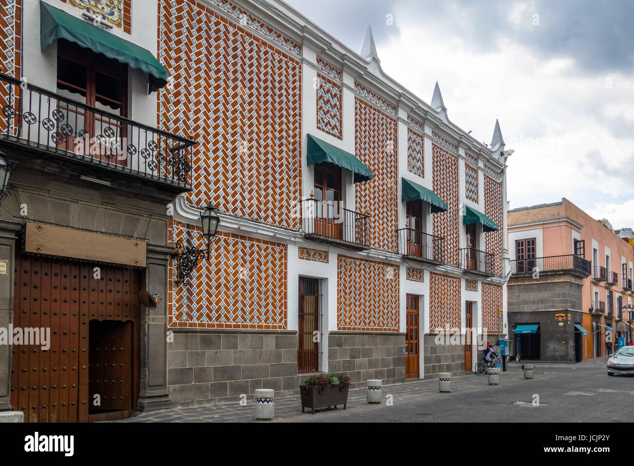 Rue de Puebla und Bundeshaus (Palacio Federal) Gebäude - Puebla, Mexiko Stockfoto