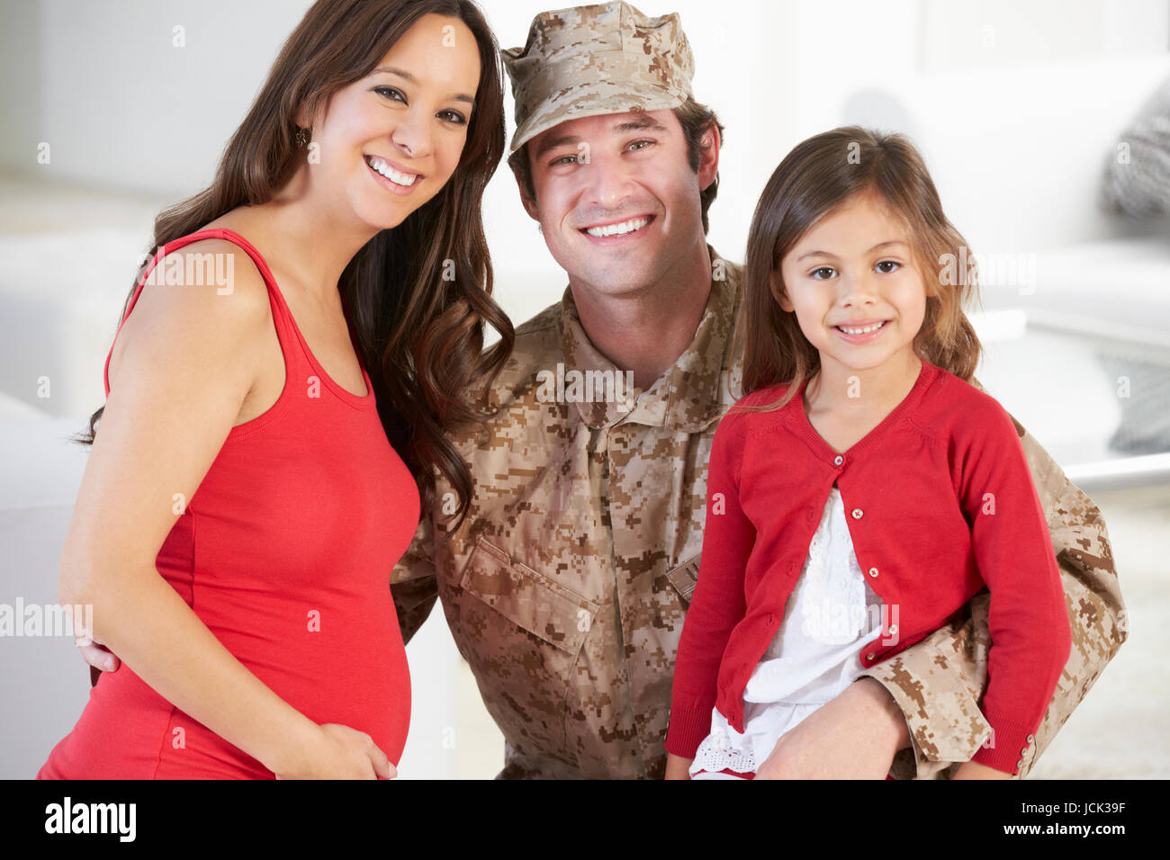 Haus der Familie Gruß Militär Vaters beurlaubt Stockfoto