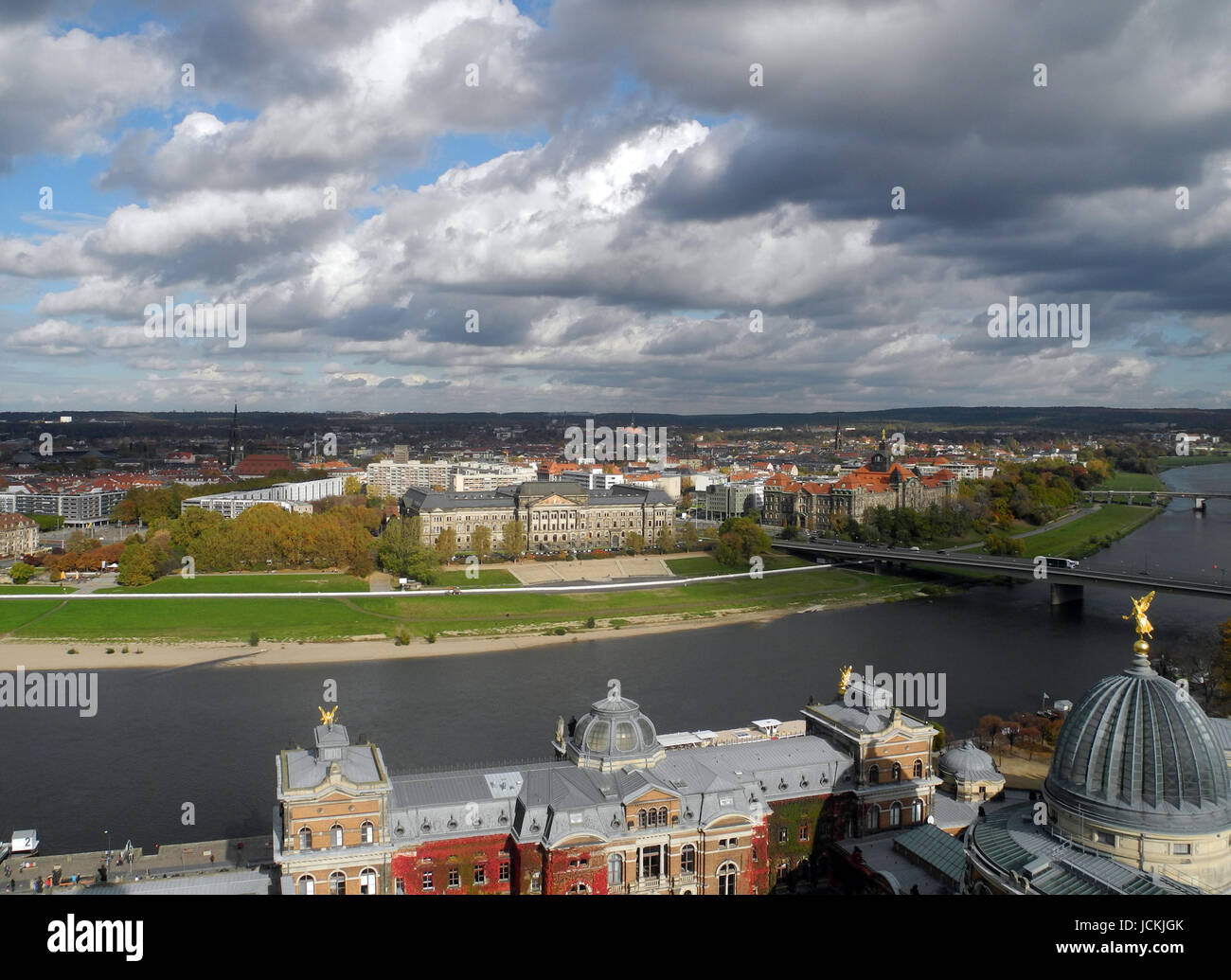 Dresden, Sachsen, Elbe, Hochschule, Hochschule Für basteln Künste, Deutschland, Brd, Architektur, Sehenswürdigkeit, Sehenswert, findet, Kunsthochschule, Tiefblick, Fluss, stadt Stockfoto