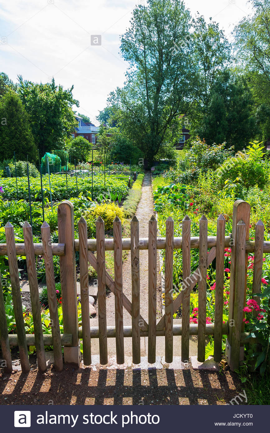 Garden Fence And Gate Stockfotos & Garden Fence And Gate Bilder Alamy