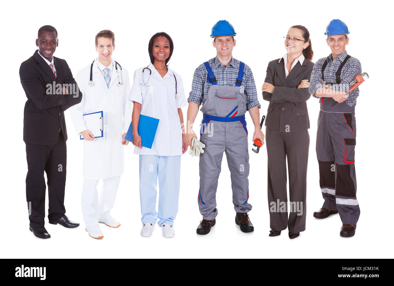Voller Länge überzeugt Menschen mit unterschiedlichen Berufen stehen vor weißem Hintergrund Stockfoto