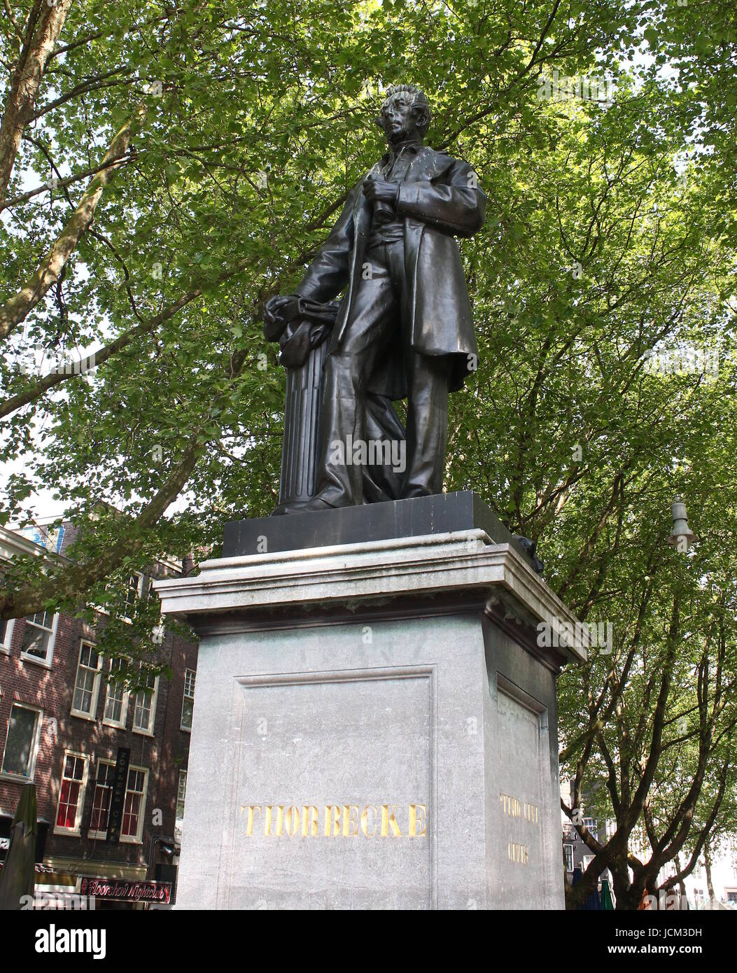 Statue des niederländischen 19. Jahrhundert Staatsmannes Johan Rudolph Thorbecke bei Thorbeckeplein, die Innenstadt von Amsterdam, Niederlande. Stockfoto