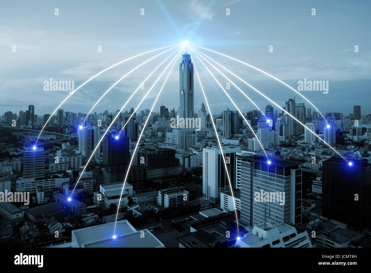 Smart-City Scape und Netzwerk Verbindung Konzept, wireless Internet im Business-Stadt-Signal. Internet-Verbindung. auf den Geschäftsbereich soziale Stockfoto