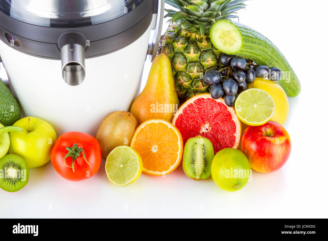 Auswahl an exotischen Früchten und Gemüsen auf weißem Hintergrund Stockfoto