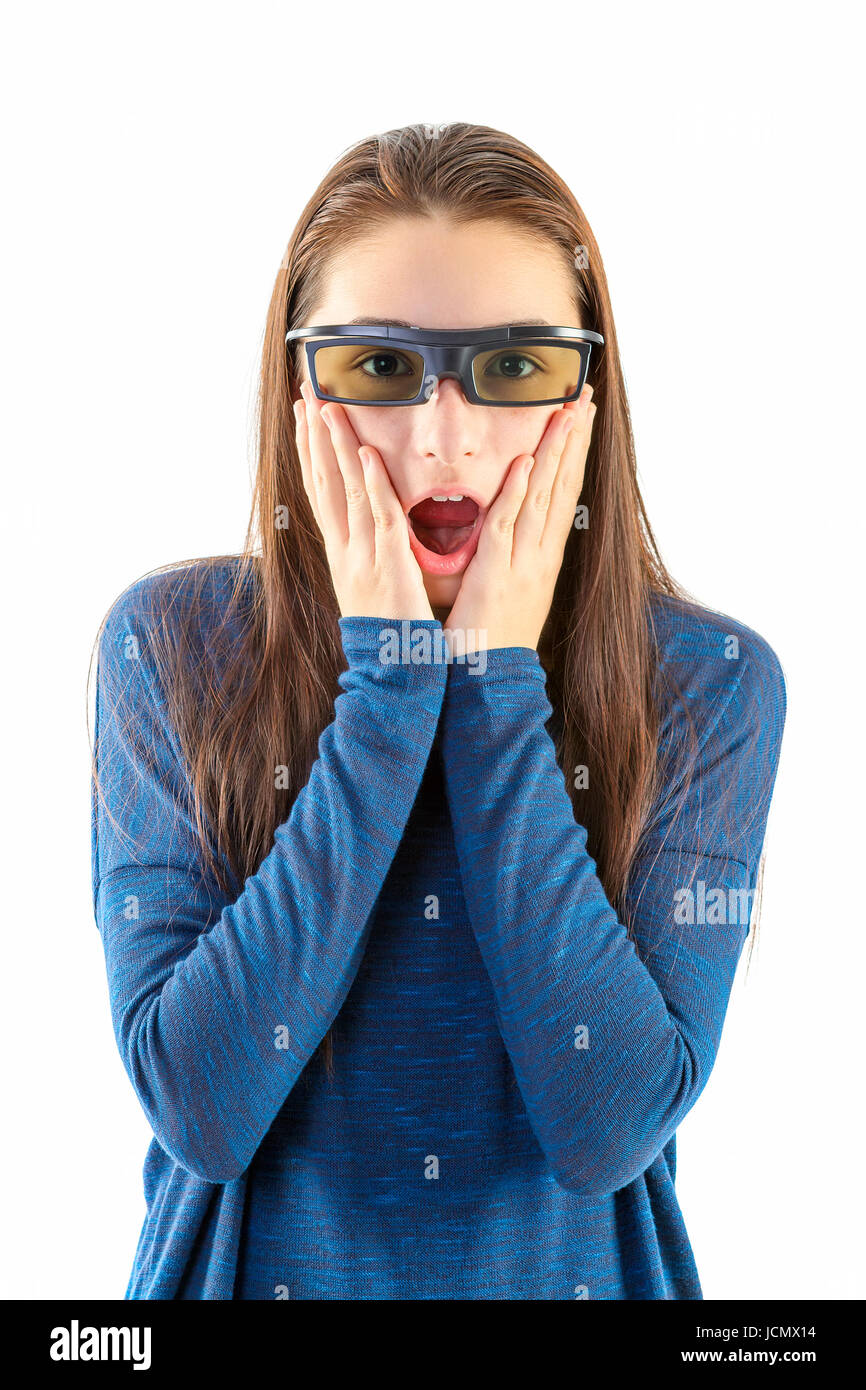 Begeistert kleine Mädchen in 3d Brille isoliert auf weißem Hintergrund Stockfoto