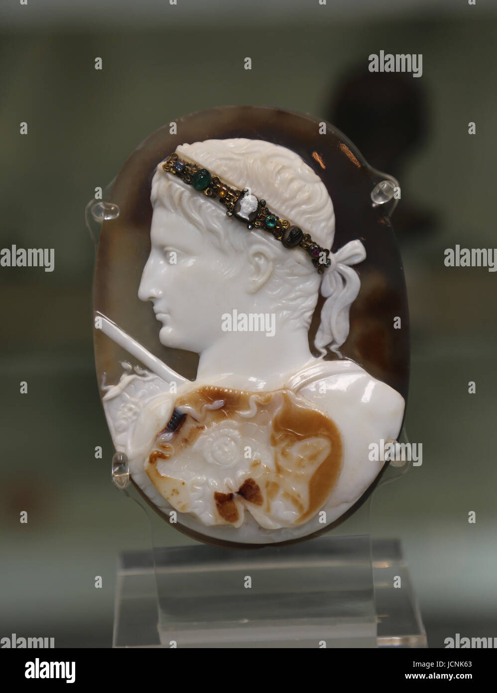 Cameo-Auftritt. Sardonyx. Porträt des Kaisers Augustus tragen die Schirmherrschaft der Minerva. Römisch, 14-20 Ad. British Museum. London. Stockfoto