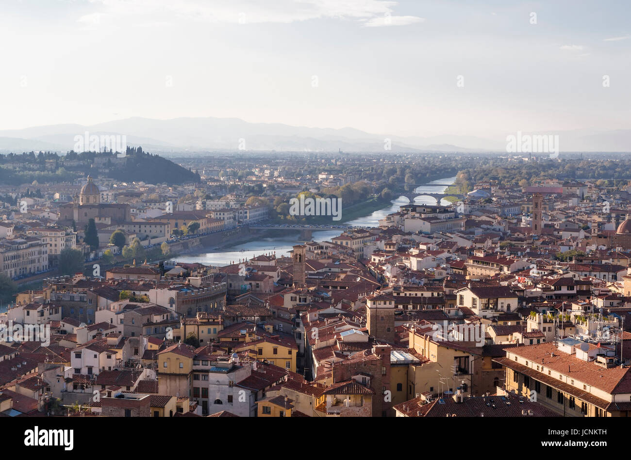 Blick auf Florenz und den Arno aus dem Turm Palazzo Vecchio Stockfoto