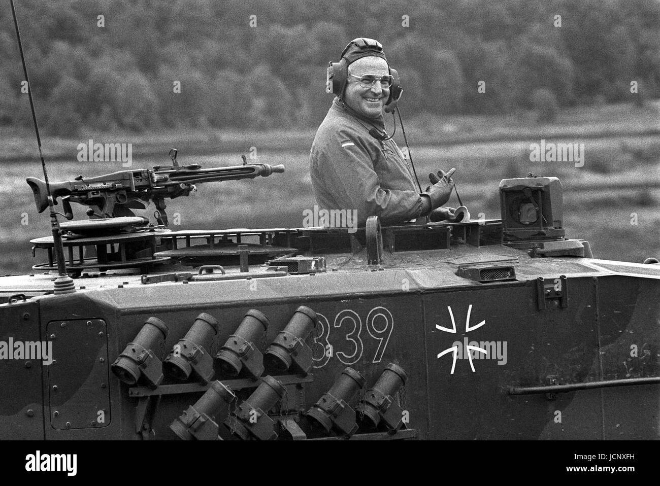 Bundeskanzler Helmut Kohl in die Luke des Tank am 17. September 1986. Stockfoto