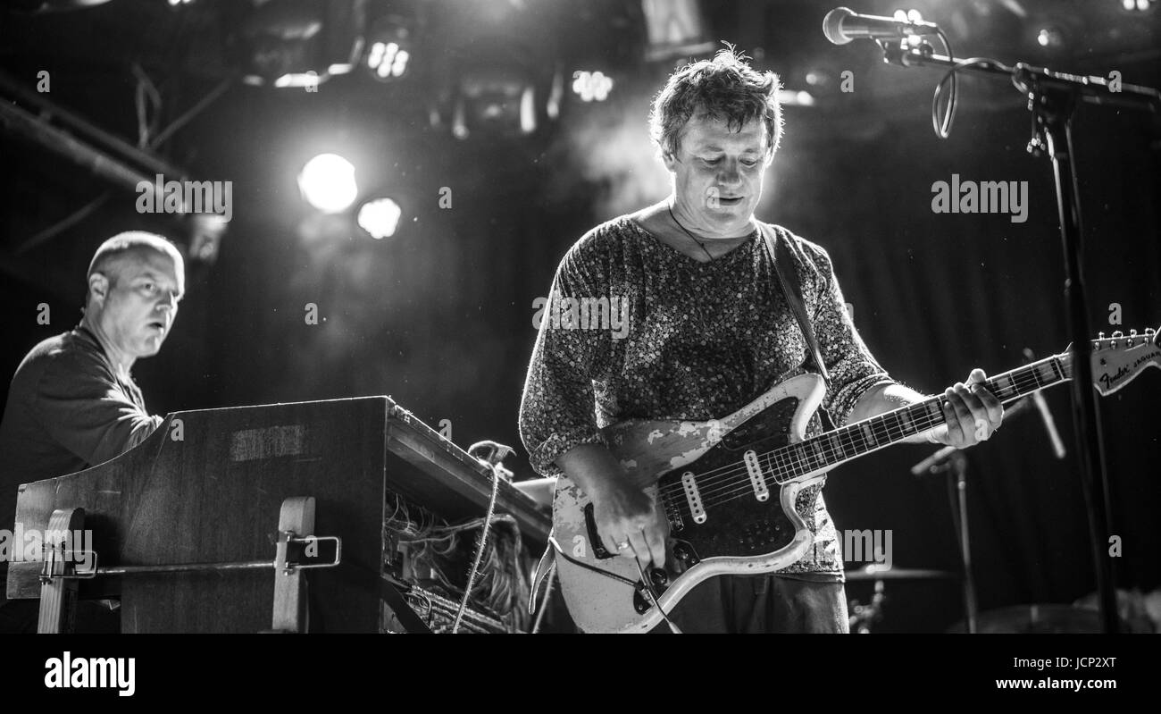 Auktyon Mit John Medesky Die Live Show In New York City Le Poisson Rouge 15 Juni 2017 Auktyon Ist Der Beruhmte Russische Underground Jazz Punk Rock Band Fuhrt Durch Leonid Fedorov Bundesgebiet Das Beruhmteste Mitglied Listen to best new bands 2017 in full in the spotify app. alamy