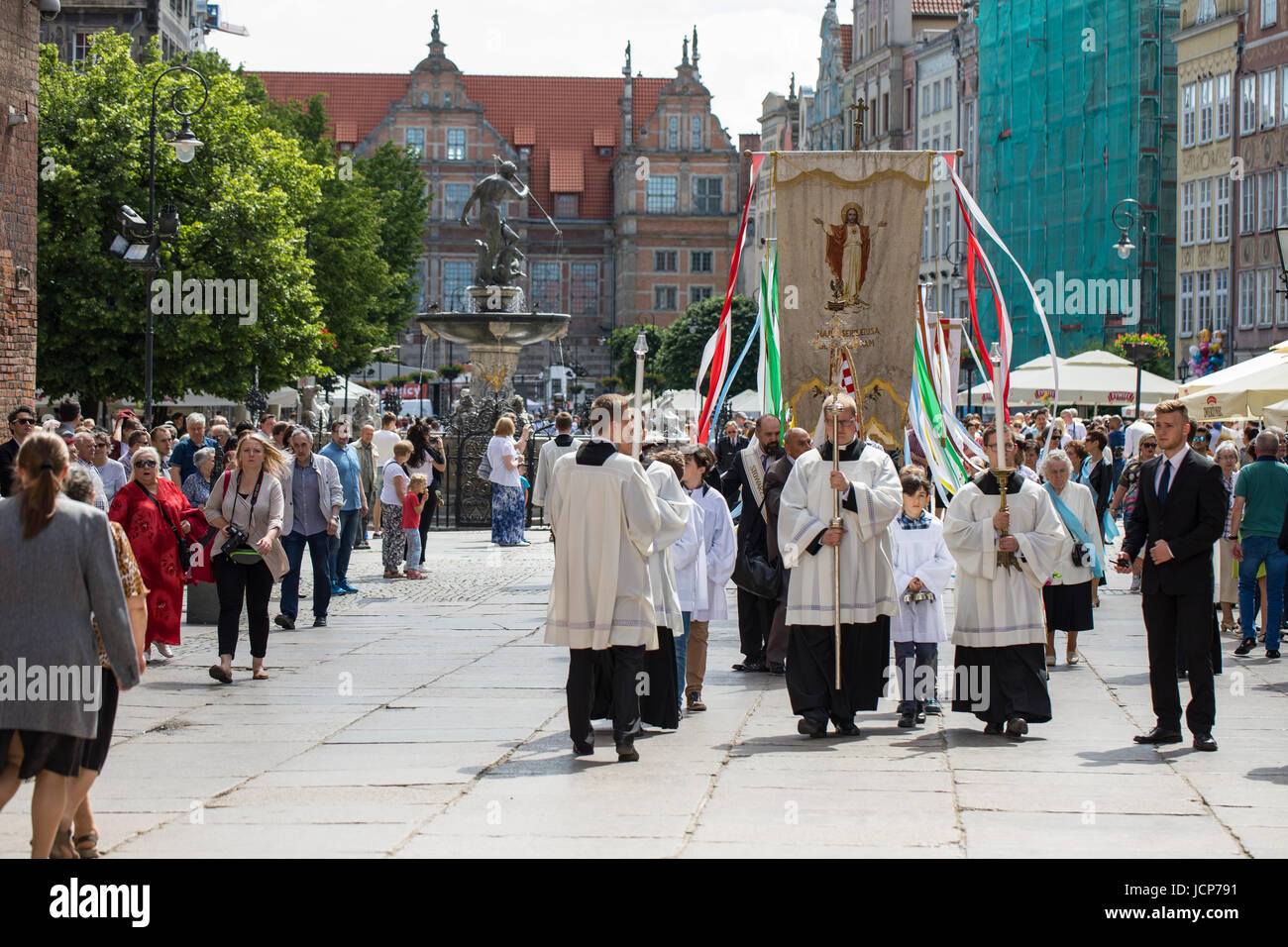 Das fest von Corpus Christi (Leib Christi) in Gdansk/Danzig, Polen. Mit dem Bischof Leszek Slawoj Glodz. Dlugi Targ / Langgasse Straße. Stockfoto