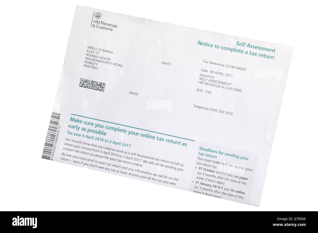 Self Assesment Ankündigung einer Steuererklärung herausgegebenen HMRC HM Revenue and Customs 2016 2017 abgeschlossen Stockfoto