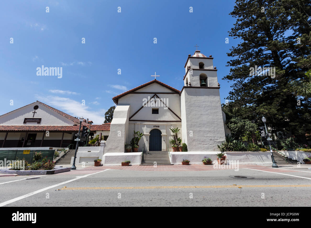 Ventura, Kalifornien, USA - 11. Juni 2017: Front-Fassade der historischen Ventura Mission Gebäude in Südkalifornien. Stockfoto