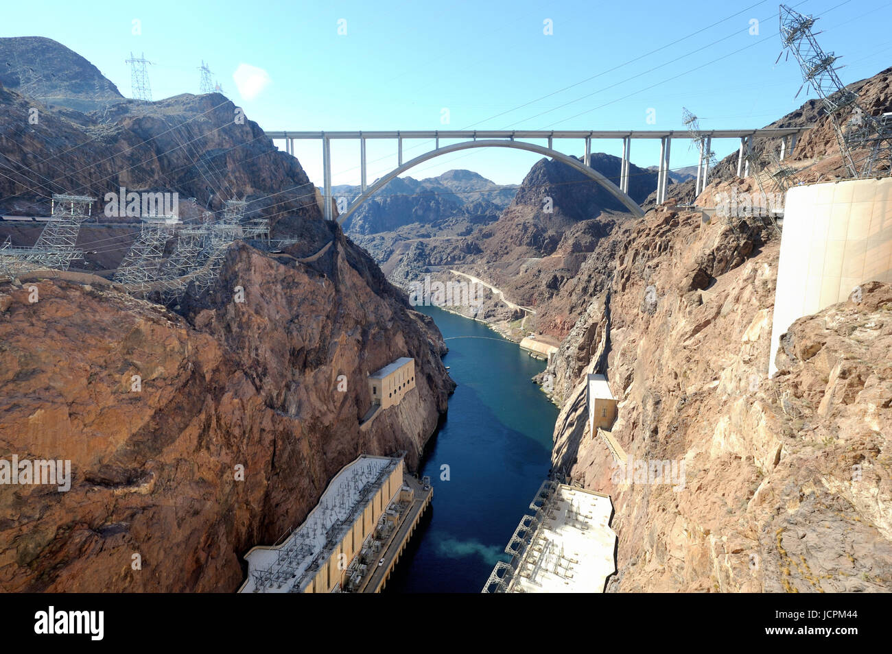 Ansicht von Mike O'Callaghan - Pat Tillman Memorial Bridge vom Hoover-Staudamm, Grenze zu Arizona/Nevada Stockfoto