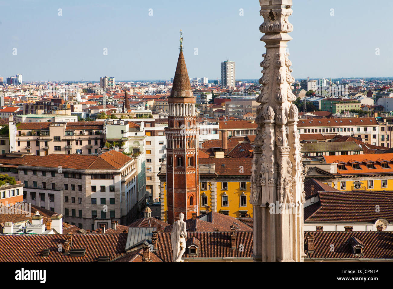 Luftaufnahme von Mailand von Duomo Dachterrasse, Italien Stockfoto