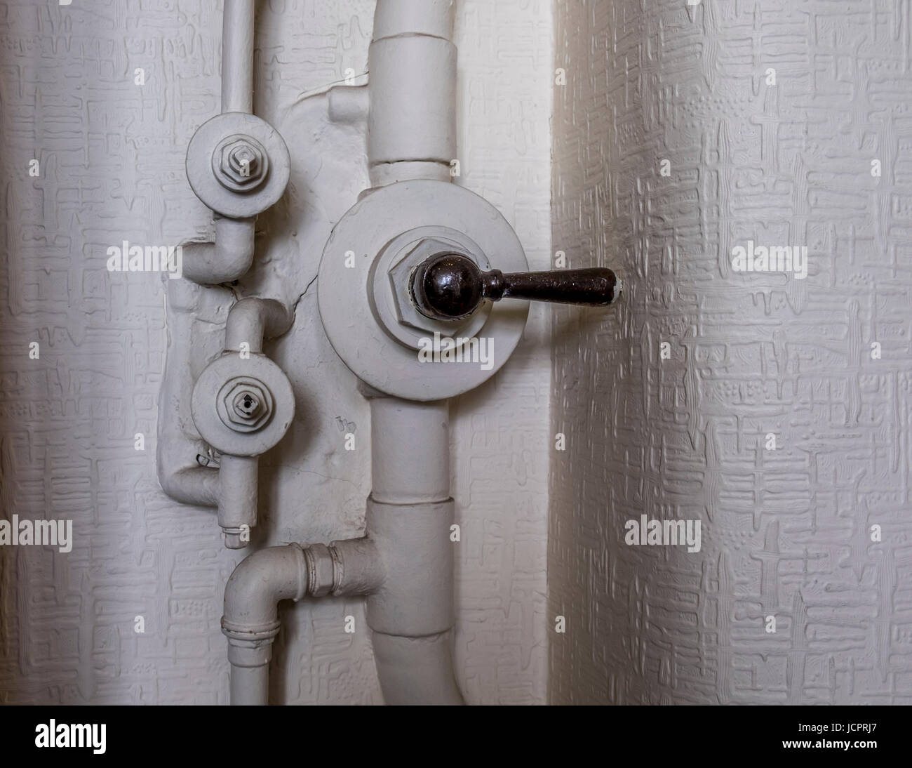 Wasser-Steigleitung für bestreuen System mit Absperrventil Stockfoto