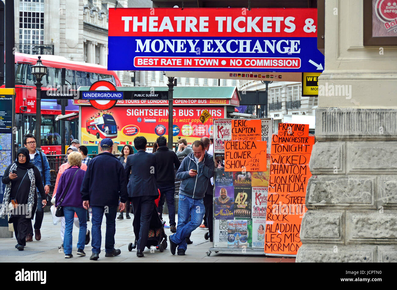 London, England, Vereinigtes Königreich. Theaterkarten und Geldwechsel in Piccadilly Circus Stockfoto