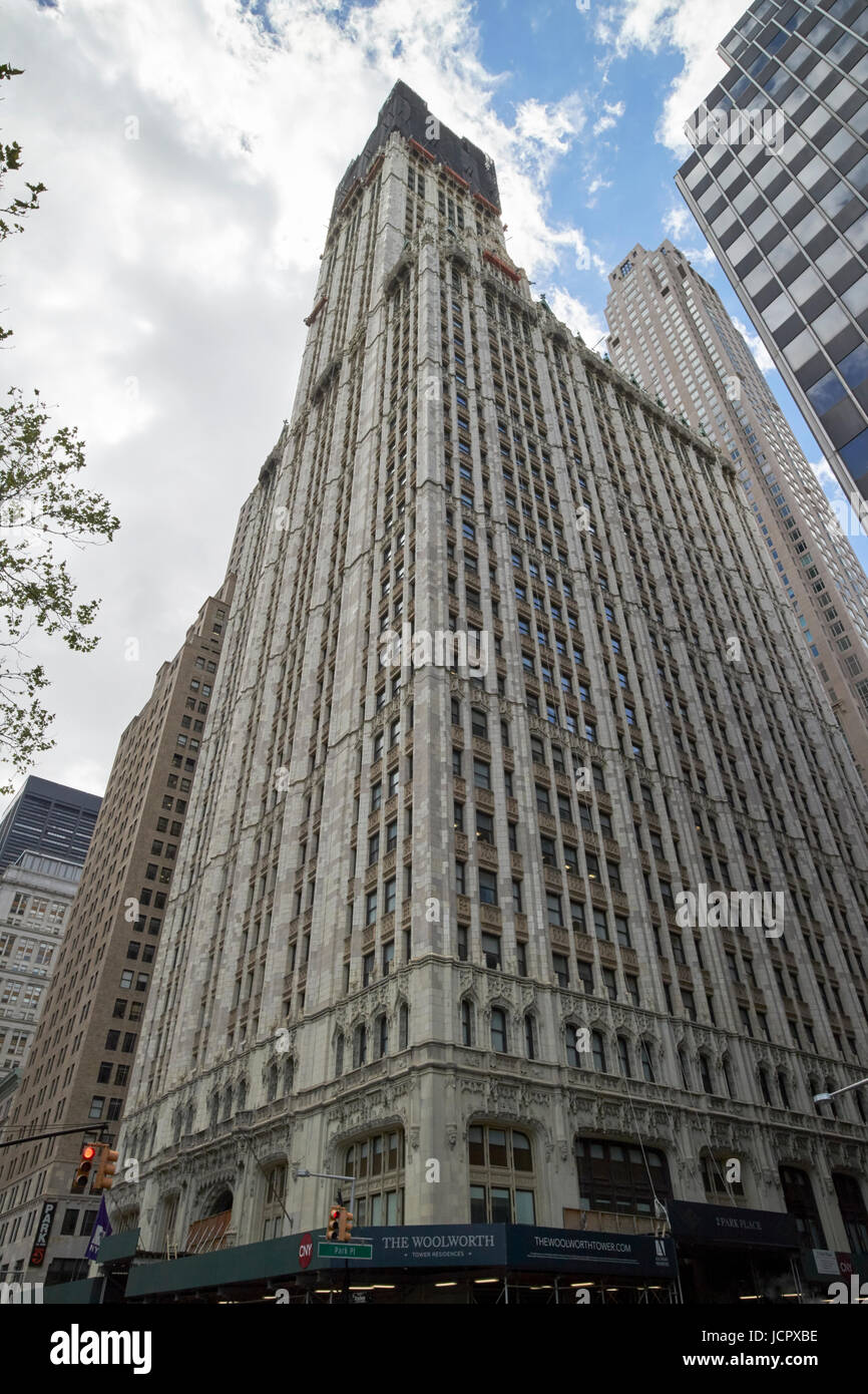 nach oben auf das Woolworth building von New York City USA Stockfoto