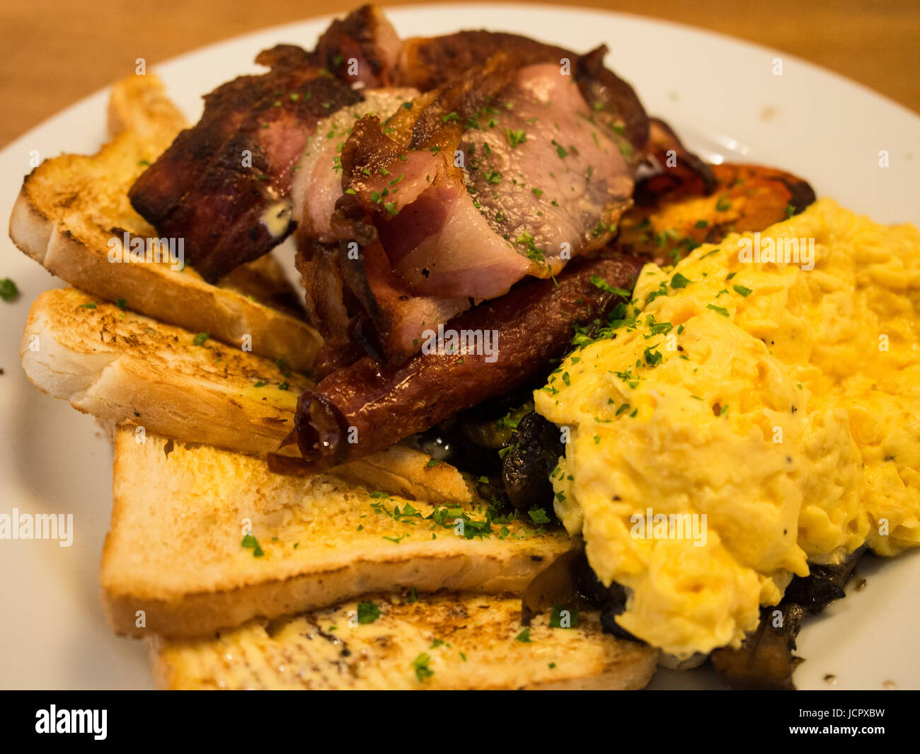 Komplettes warmes Frühstück Stockfoto
