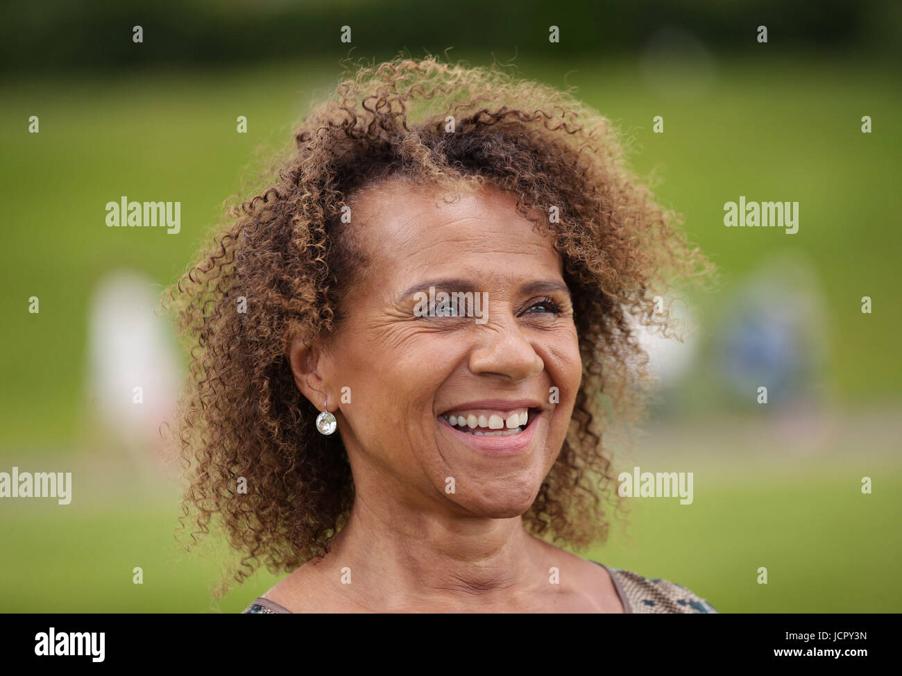 ChiChi Nwanoku, OBE in der Queen es Birthday Honours List, außen