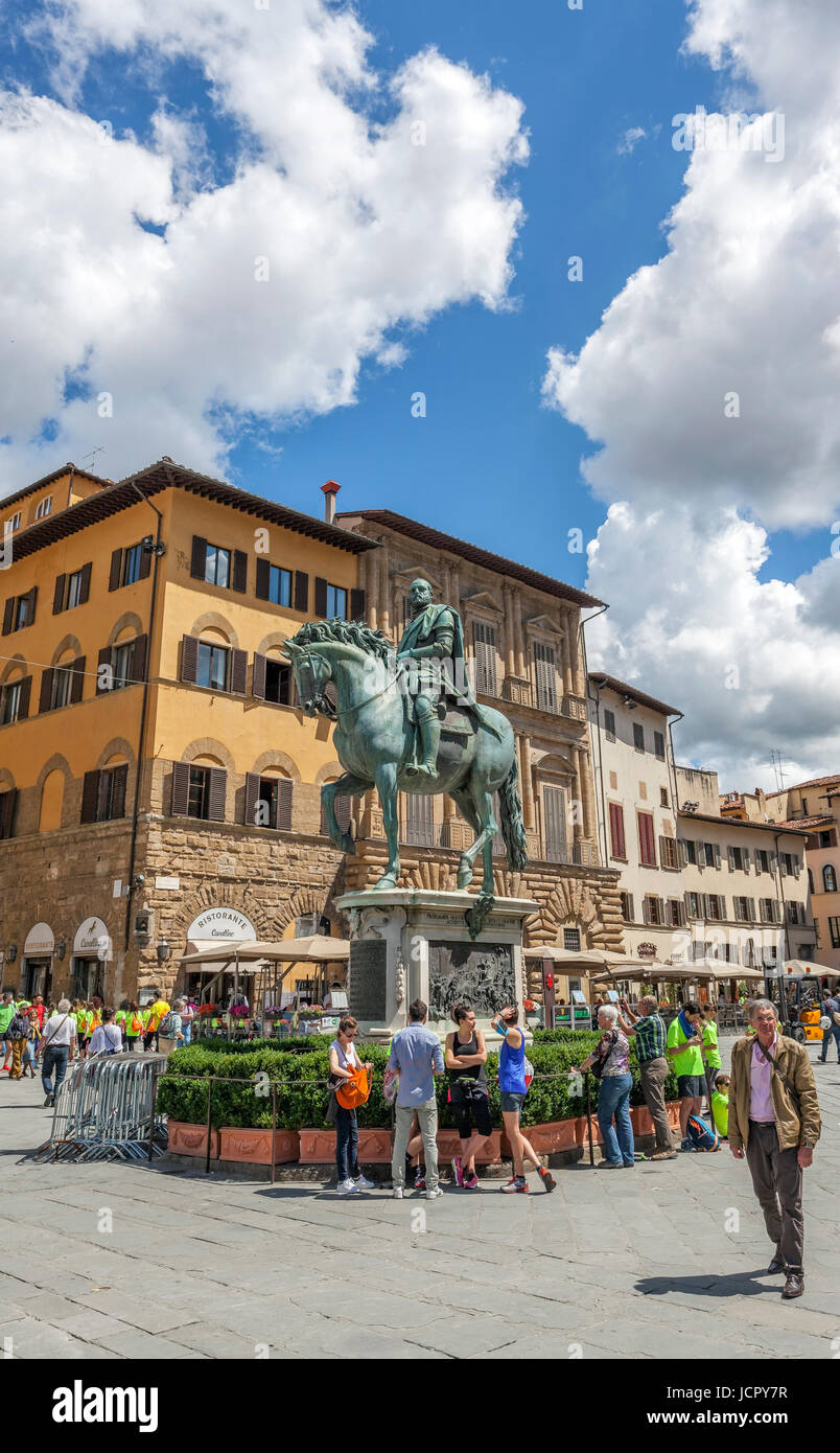 Bronzene Reiterstatue von Cosimo I De' Medici durch Giambologna 1598 auf der Piazza della Signoria in Florenz, Florenz, Toskana, Italien Stockfoto