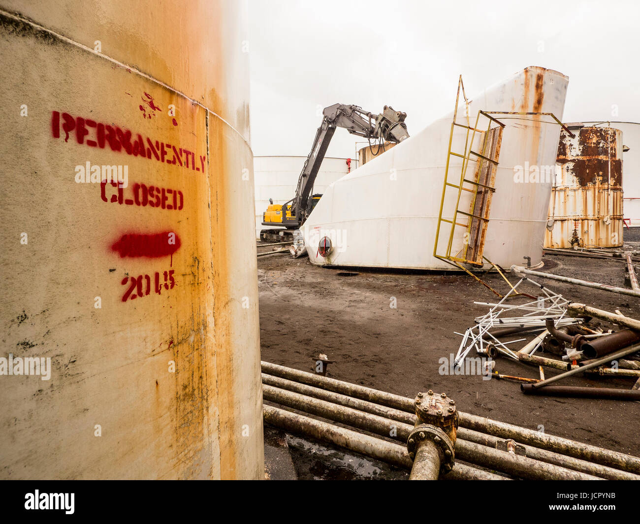 Chemie, Öl und Benzin Tanklager Abriss. Stockfoto