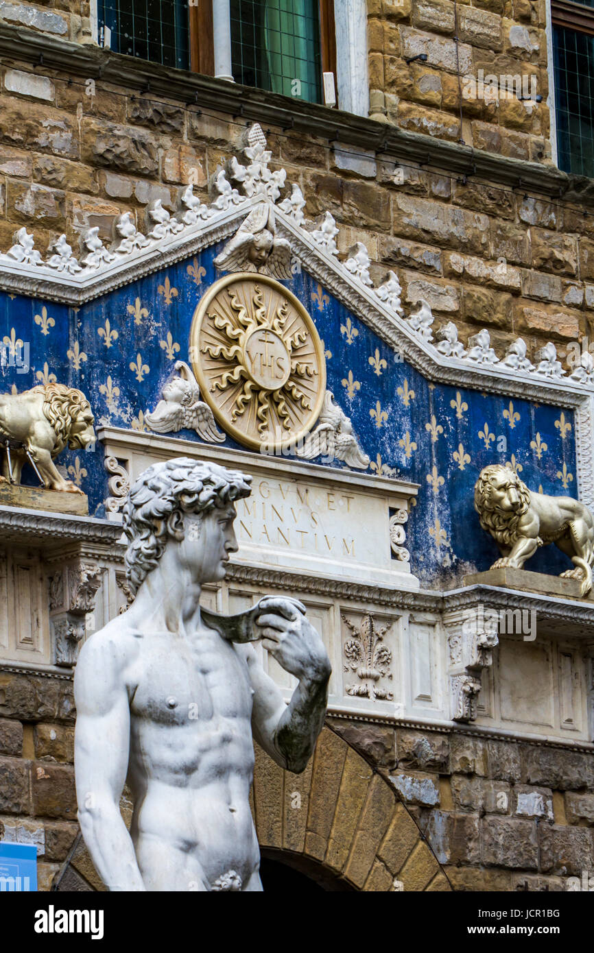Statua del David und Palazzo Vecchio in Florenz, Italien Stockfoto