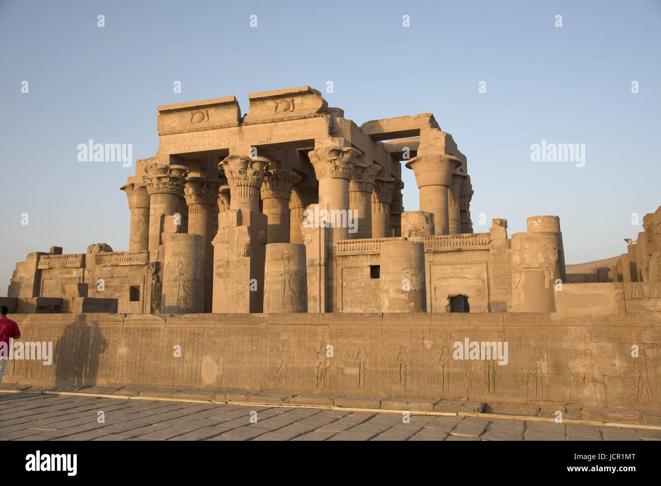 Teilansicht der Tempel von Kom Ombo, ist ein ungewöhnliches Doppel Tempel, errichtet während der ptolemäischen Dynastie, 180 – 47 v. Chr., einige Ergänzungen Stockfoto