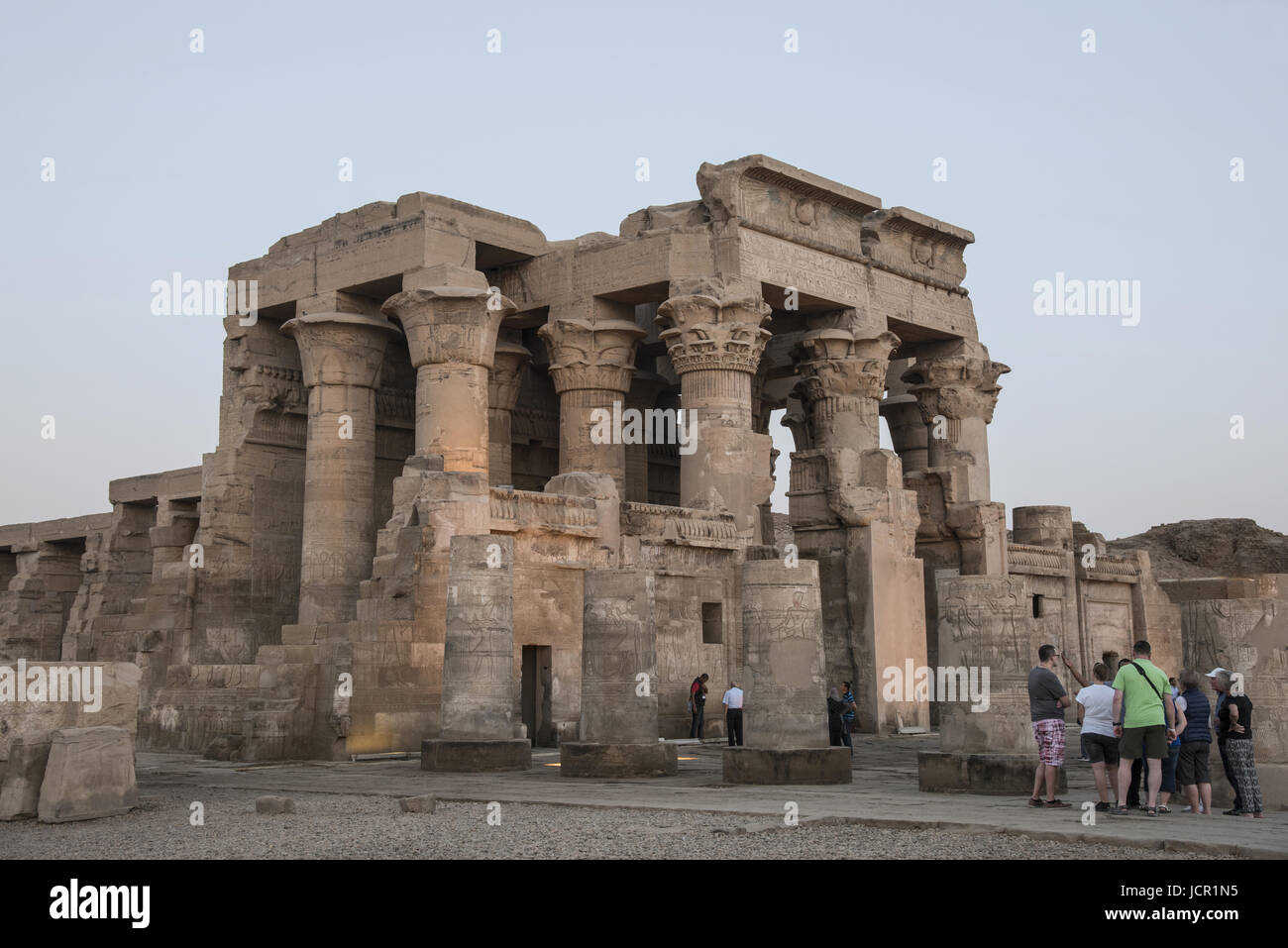 Teilansicht der Tempel von Kom Ombo, ist ein ungewöhnliches Doppel Tempel, errichtet während der ptolemäischen Dynastie, 180 – 47 v. Chr., einige Ergänzungen Stockfoto