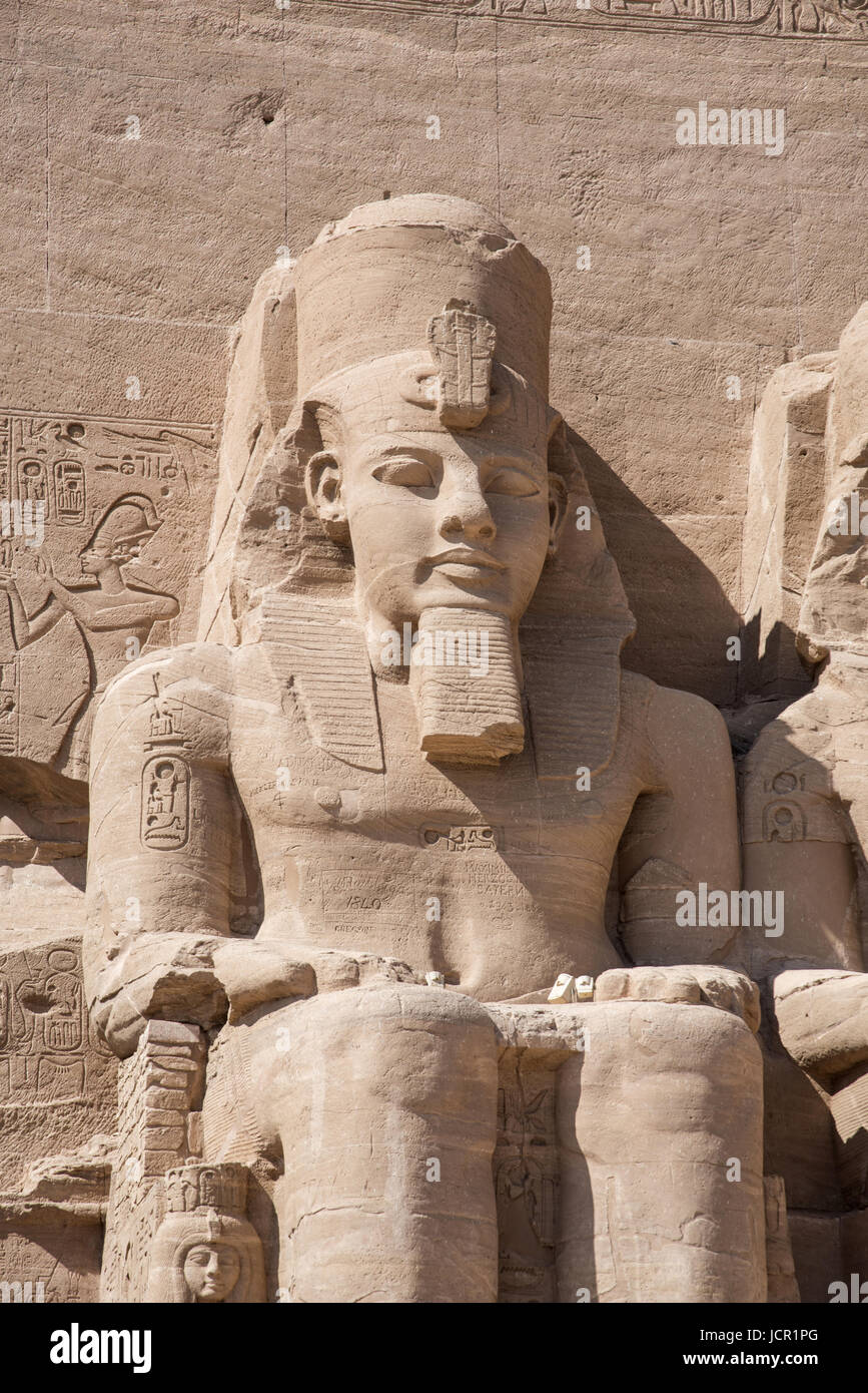 Teilansicht von zwei massiven Felsentempel, wurden die zwei Tempel ursprünglich aus den Bergen während der Regierungszeit des Pharao Ramesses II im t geschnitzt Stockfoto