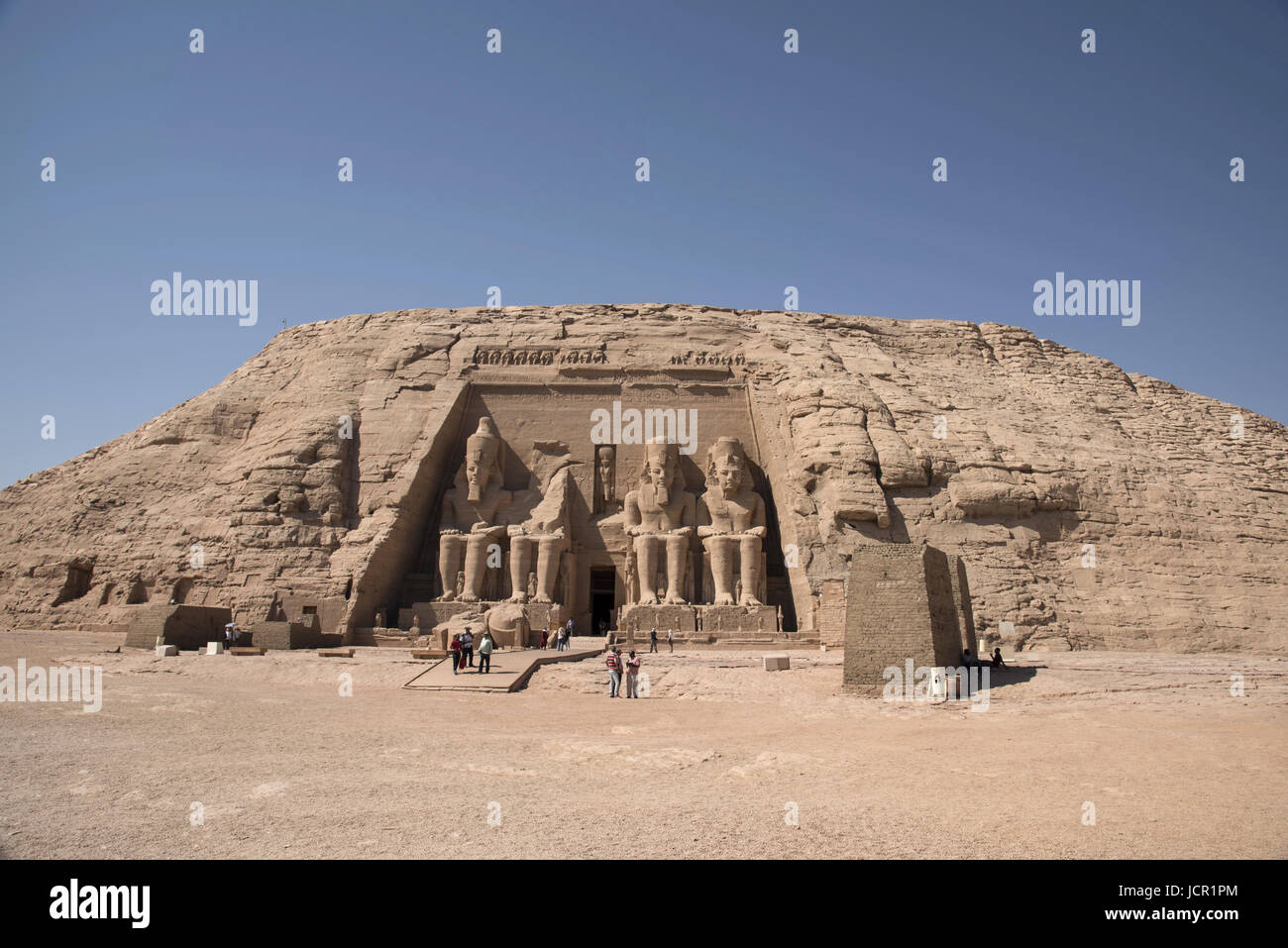 Teilansicht von zwei massiven Felsentempel, wurden die zwei Tempel ursprünglich aus den Bergen während der Regierungszeit des Pharao Ramesses II im t geschnitzt Stockfoto
