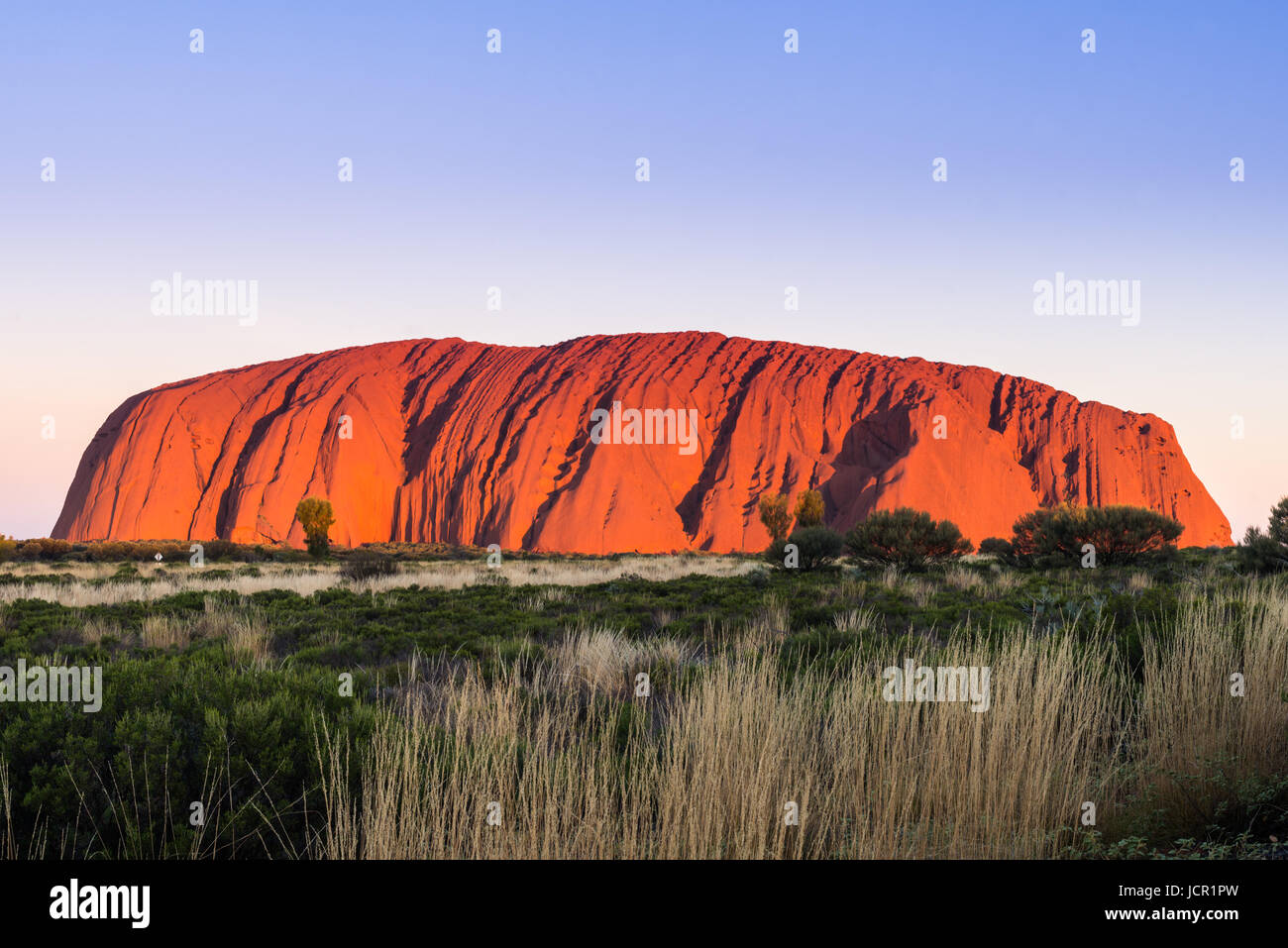 Uluru (Ayers Rock), Uluru-Kata Tjuta National Park, UNESCO-Weltkulturerbe, Northern Territory, Australien Stockfoto