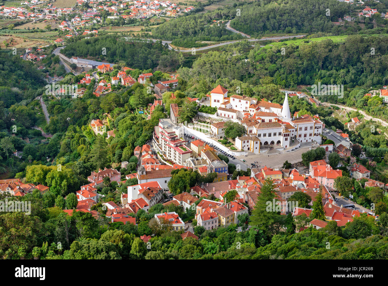 Sintra, Portugal alte Stadt Skyline mit dem Nationalpalast. Stockfoto