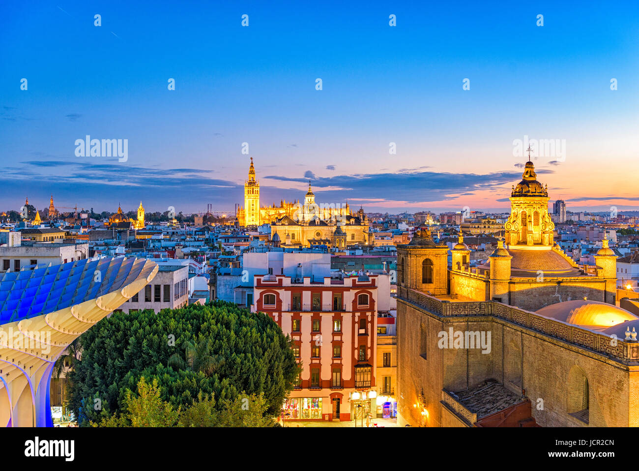 Skyline in der Altstadt von Sevilla, Spanien. Stockfoto