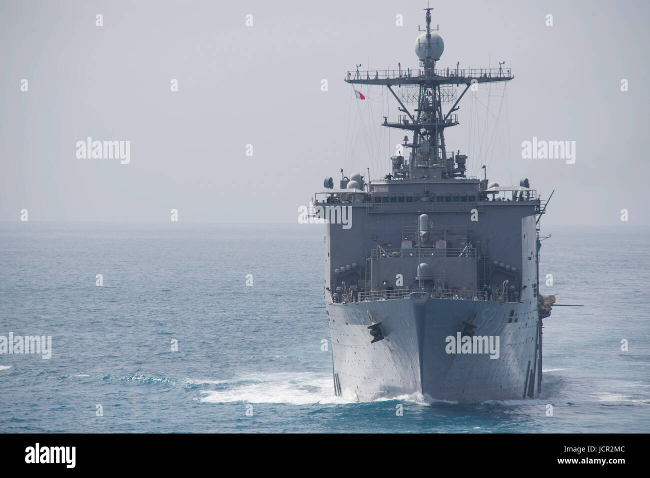 US Navy Harpers Ferry-Klasse amphibischen Dock Landung Schiff USS Pearl Harbor dampft im Gange während einer Zertifizierung Übung 2. Juni 2017 im Pazifischen Ozean vor der Küste von Süd-Kalifornien. Stockfoto