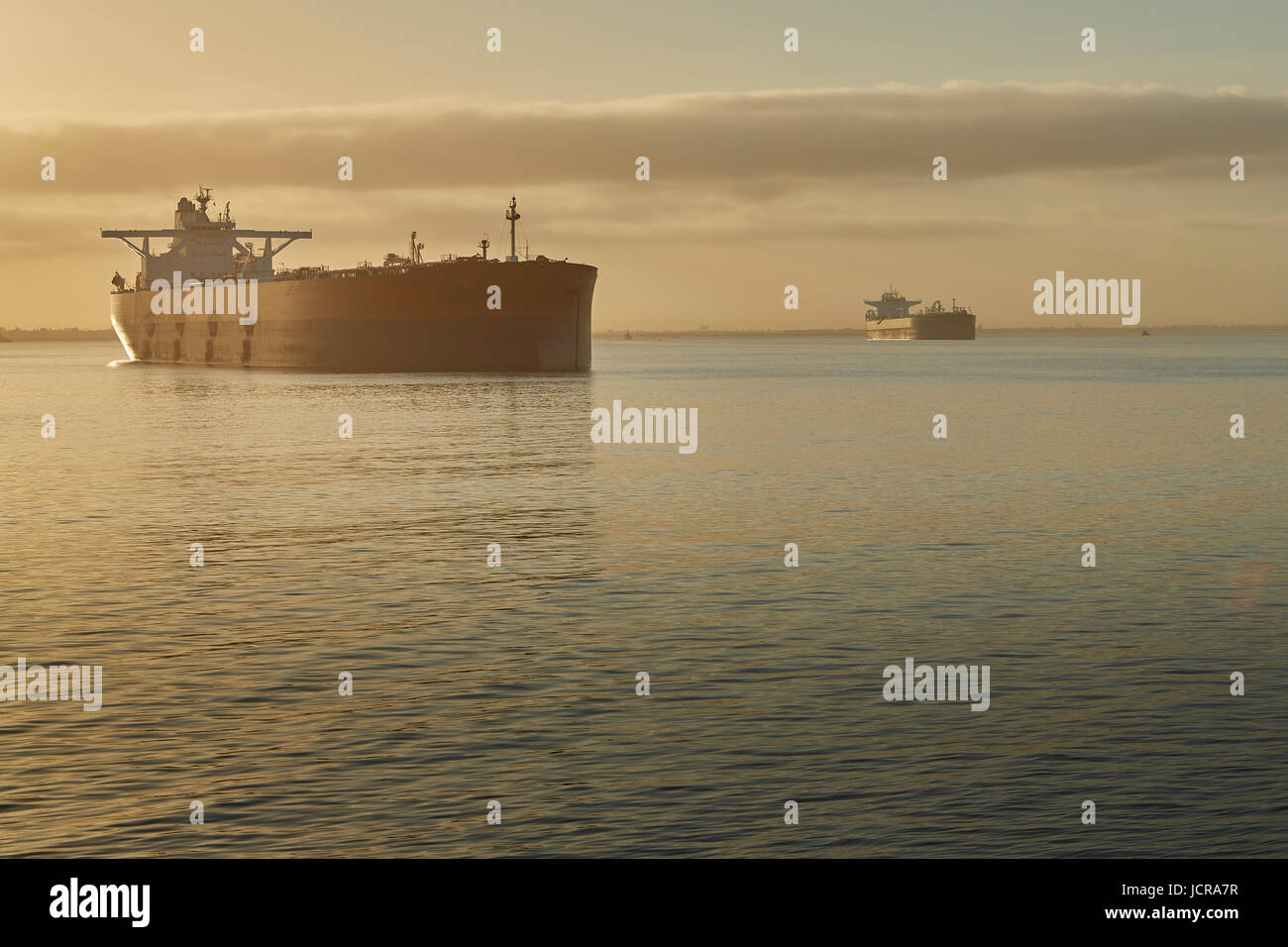 Die sehr große Erdöl Träger (Supertanker), EAGLE VARNA, verankert in den Hafen von Long Beach, Kalifornien, USA. Stockfoto