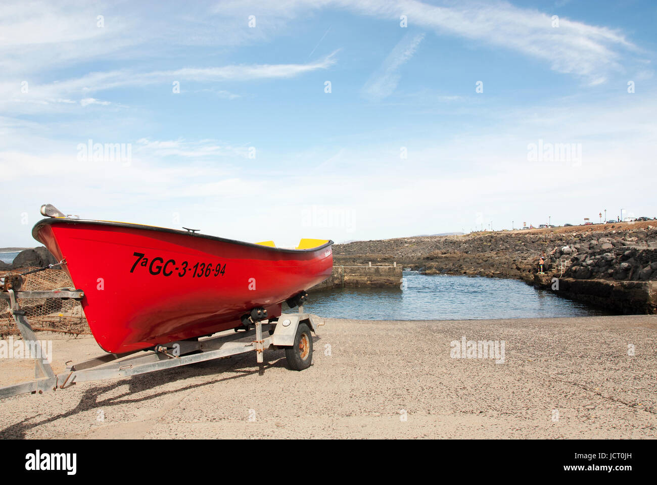 Rotes Boot in La Santa Norden Lanzarote Stockfoto