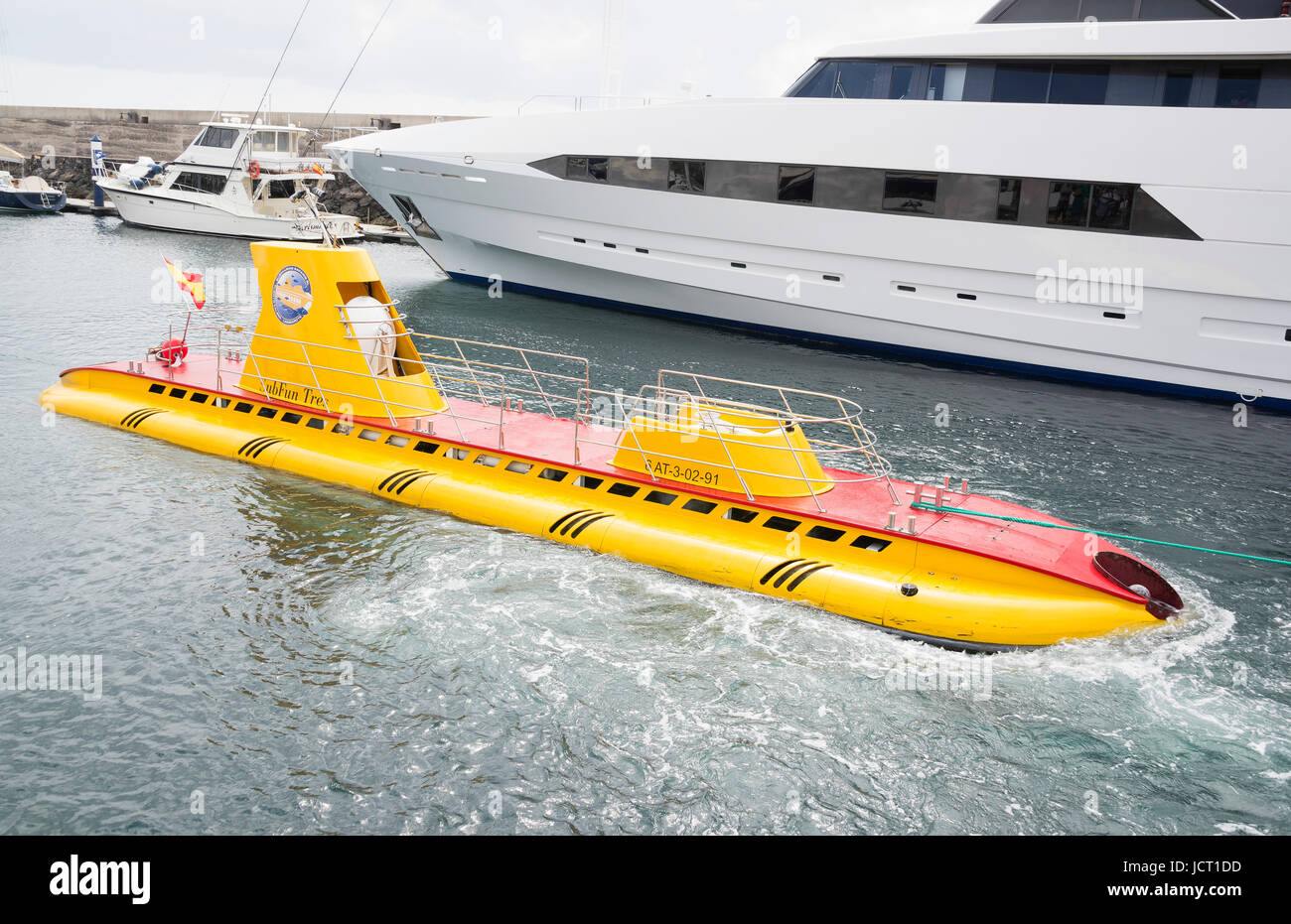 Yellow Submarine tour verlassen Puerto Calero Stockfoto