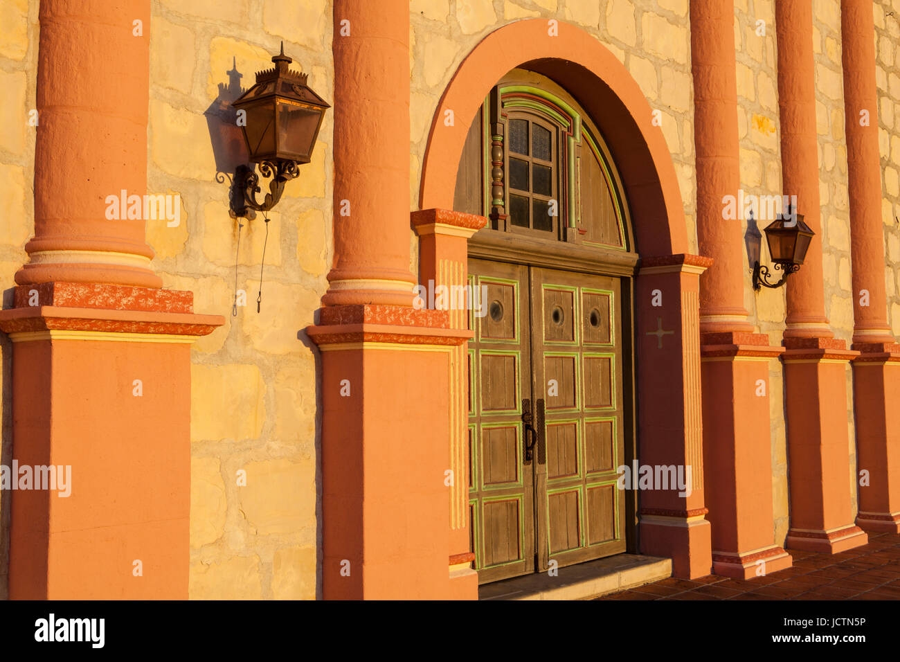 vor dem Eingang, Old Mission Santa Barbara, Königin der Missionen, Santa Barbara, Kalifornien Stockfoto