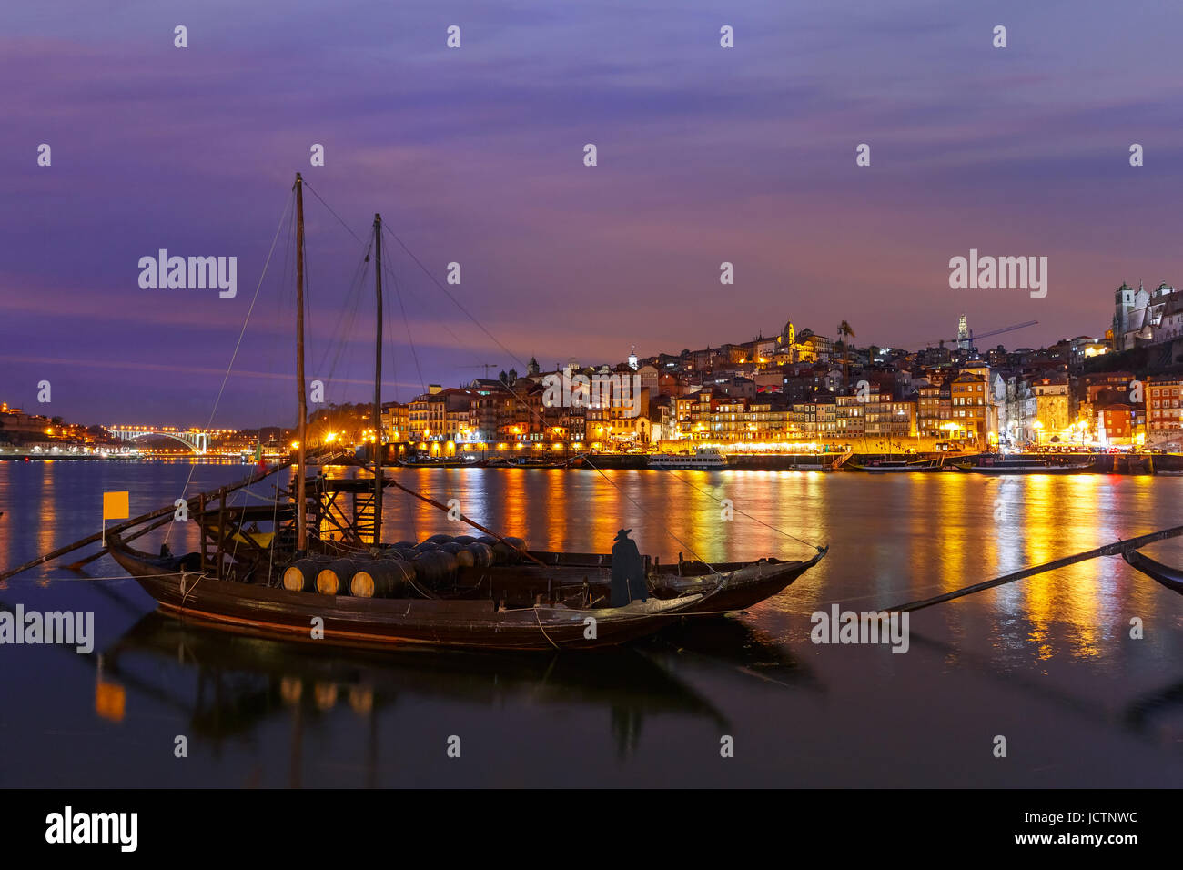 Rabelo Boote auf dem Fluss Douro, Porto, Portugal. Stockfoto