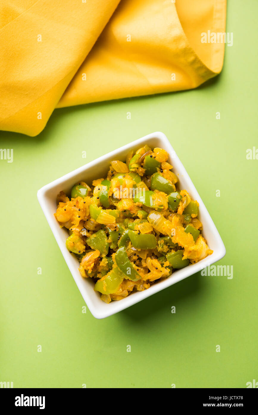 Shimla Mirch Sabji oder Simla Mirch Sabzi oder würzige Paprika ... Shimla Mirch Sabji oder Simla Mirch Sabzi oder würzige Paprika ...