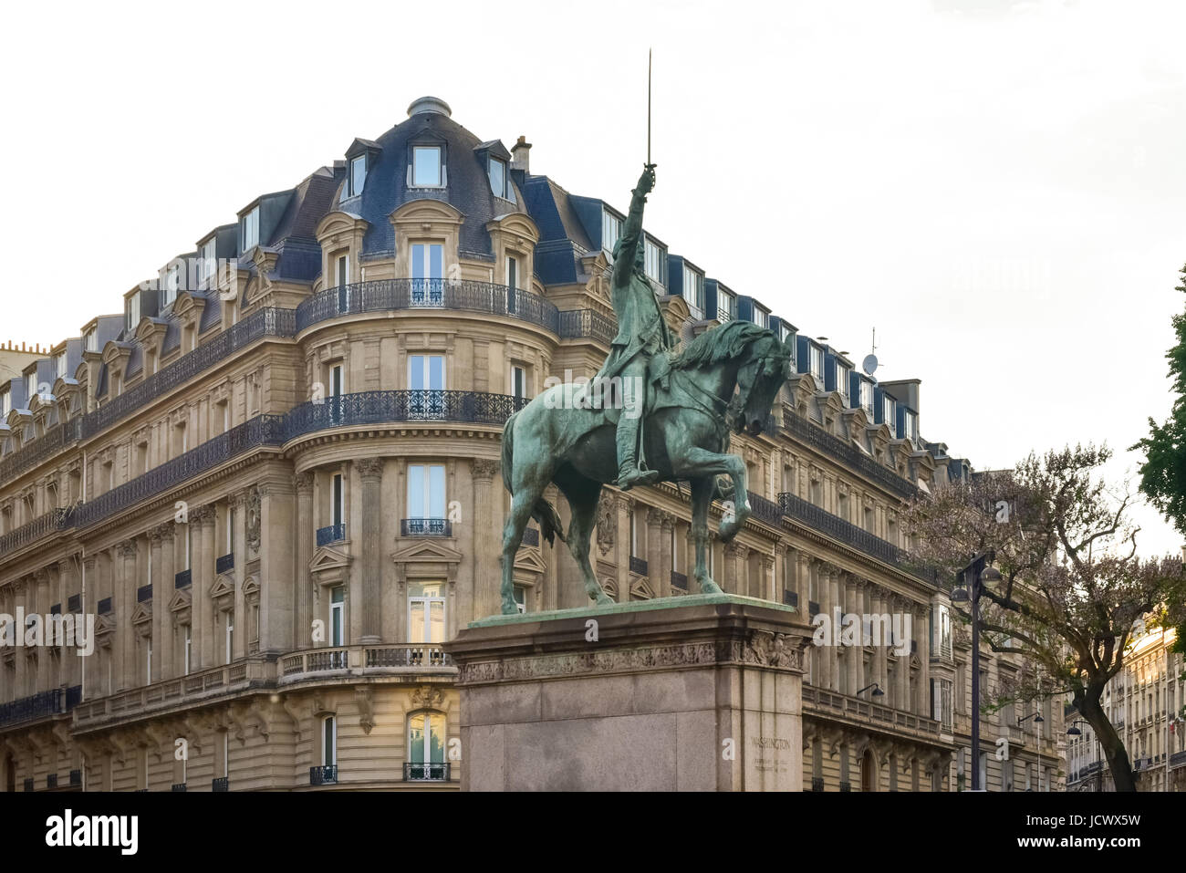 Statue von George Washington auf dem Pferderücken in Ort d'Iena in Paris, Frankreich. Stockfoto