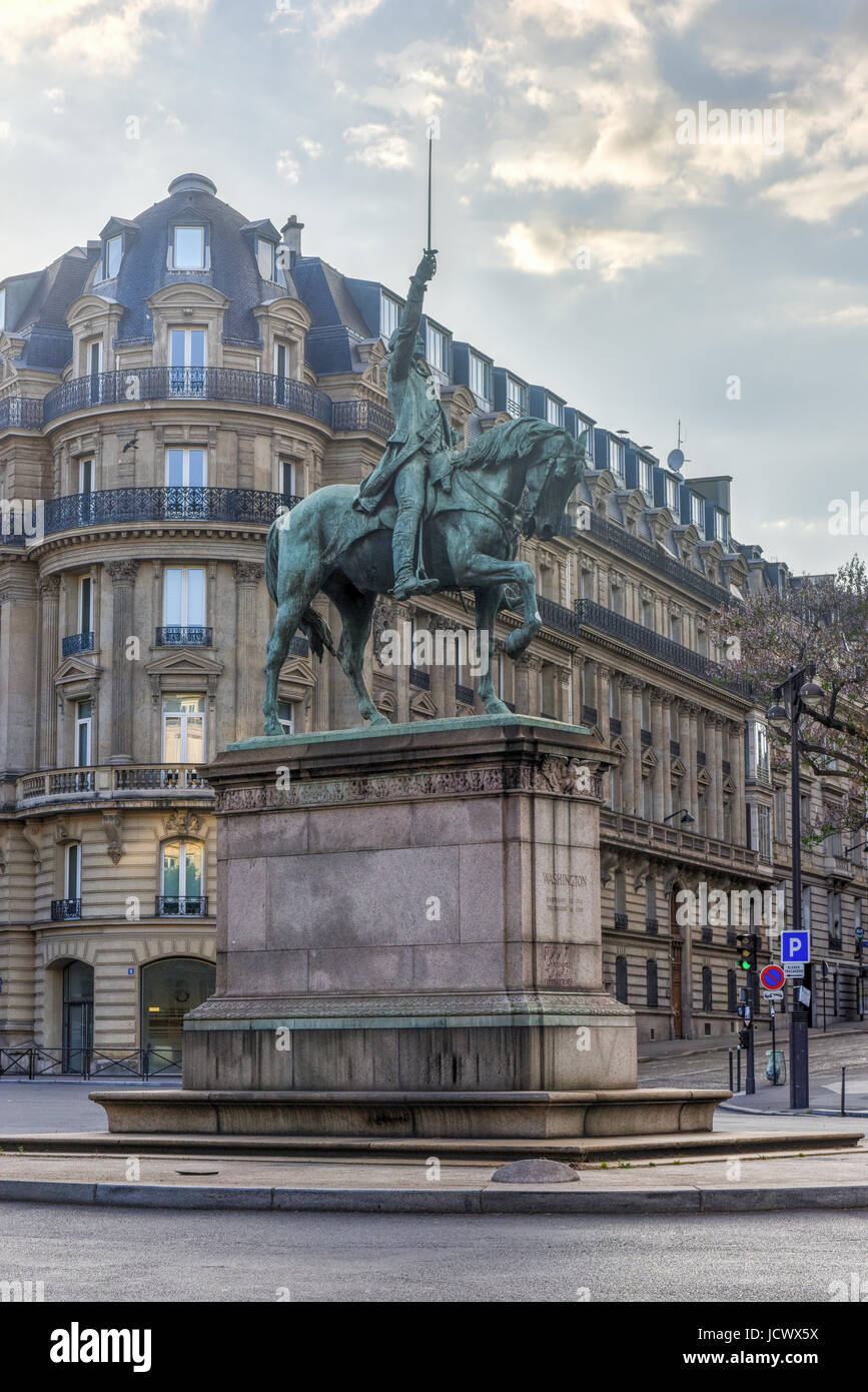 Statue von George Washington auf dem Pferderücken in Ort d'Iena in Paris, Frankreich. Stockfoto